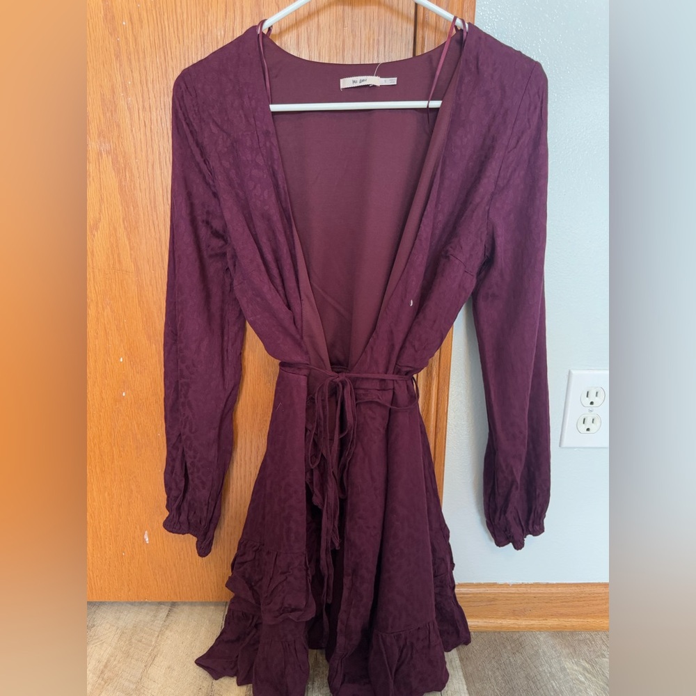 Mi Ami NWT size SMALL maroon robe